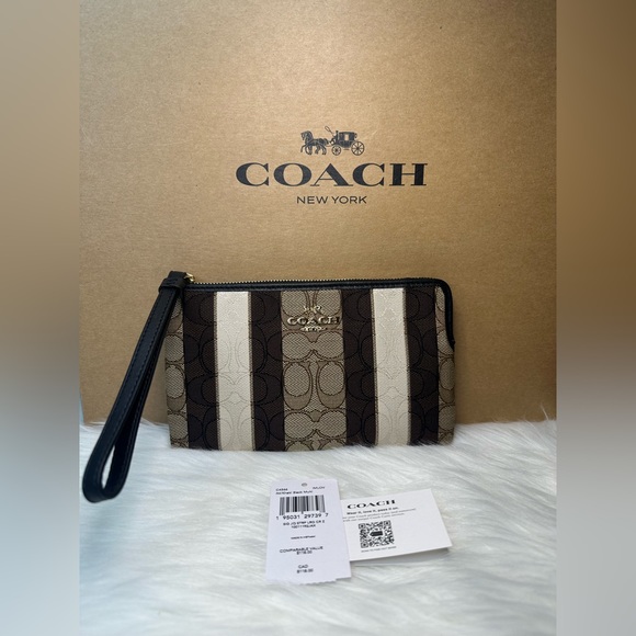 NWT Coach Large Corner Zip Wristlet In Signature Jacquard With Stripes - Picture 5 of 6